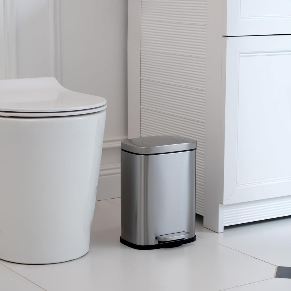 Amazon Basics Smudge Resistant Trash Can Stainless Steel
