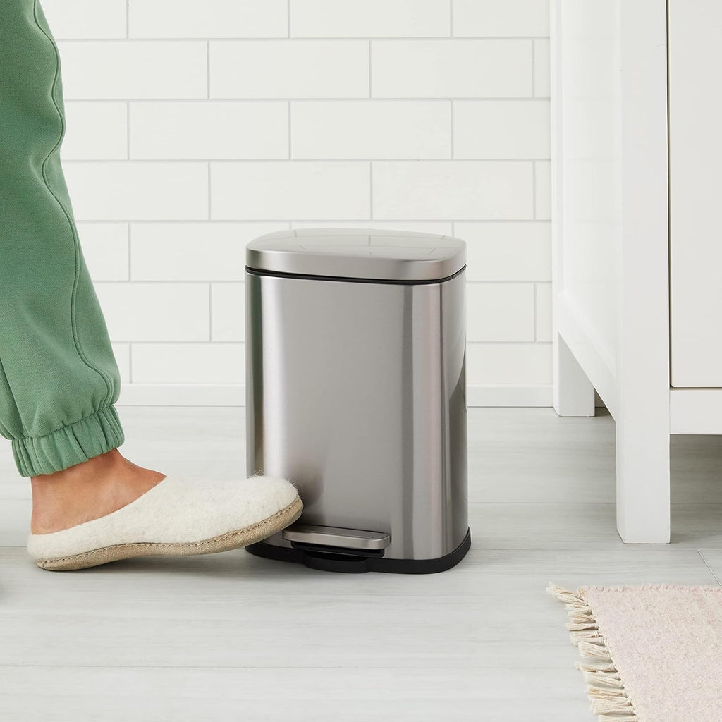 Amazon Basics Smudge Resistant Trash Can Stainless Steel